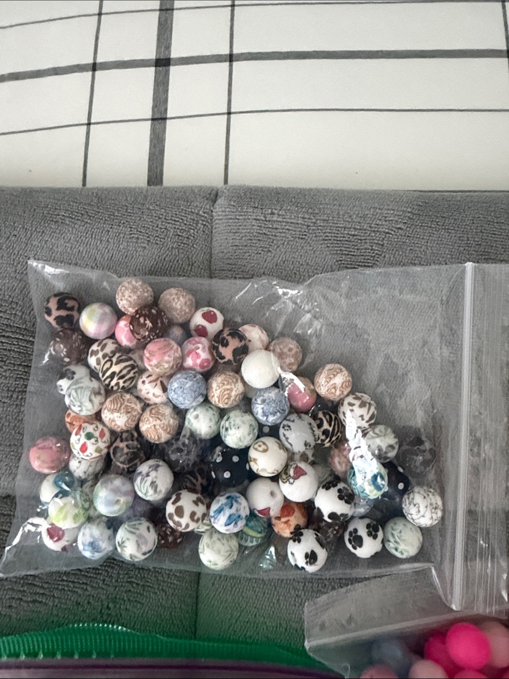 Assortment of silicone beads 15mm and 12mm perfect for crafting - Picture 10 of 16